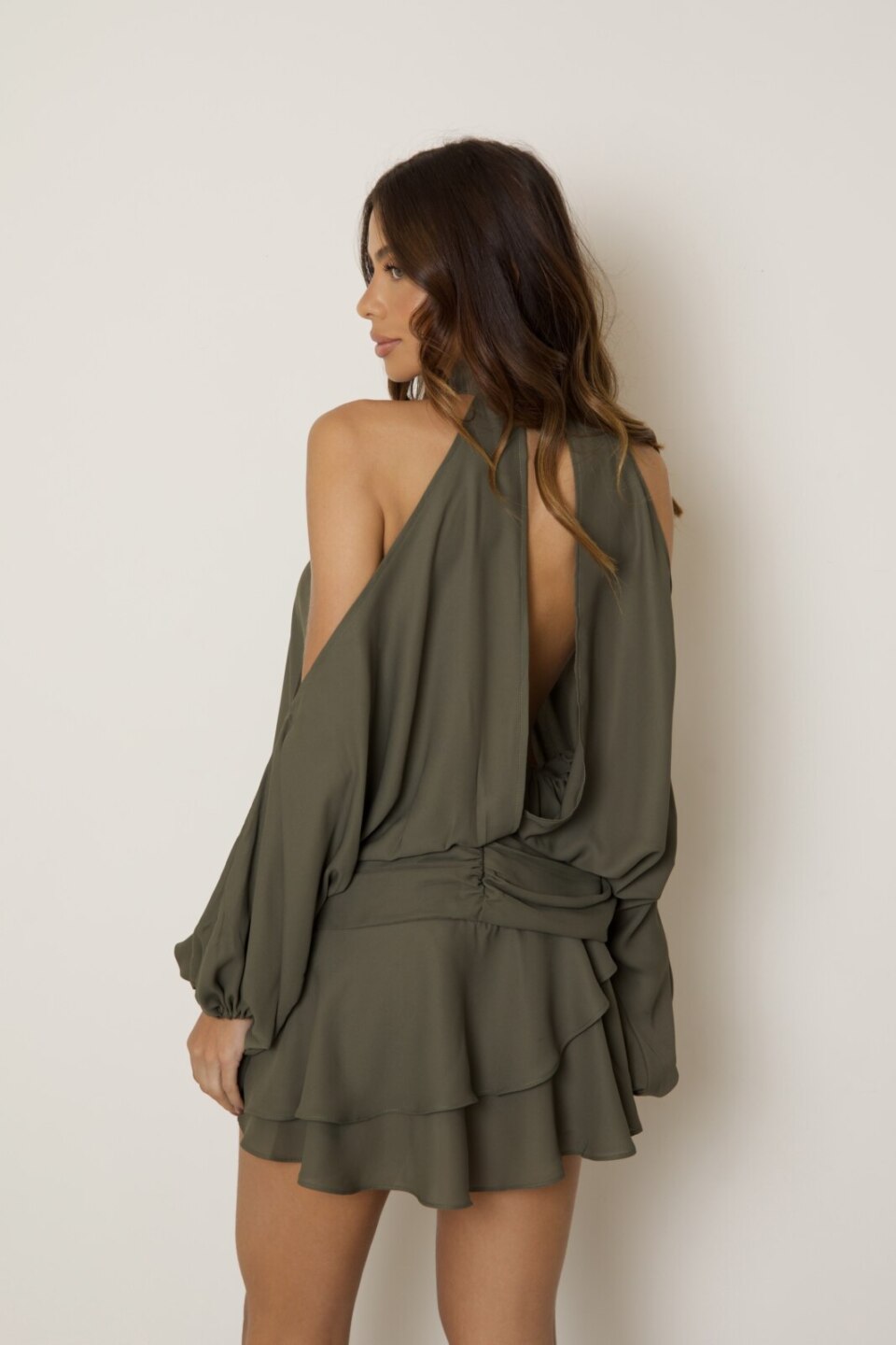 CLOSET: Moda Feminina Elegante, Exclusiva e Atemporal - Vestido Curto Com Babados e Manga Longa Rosana