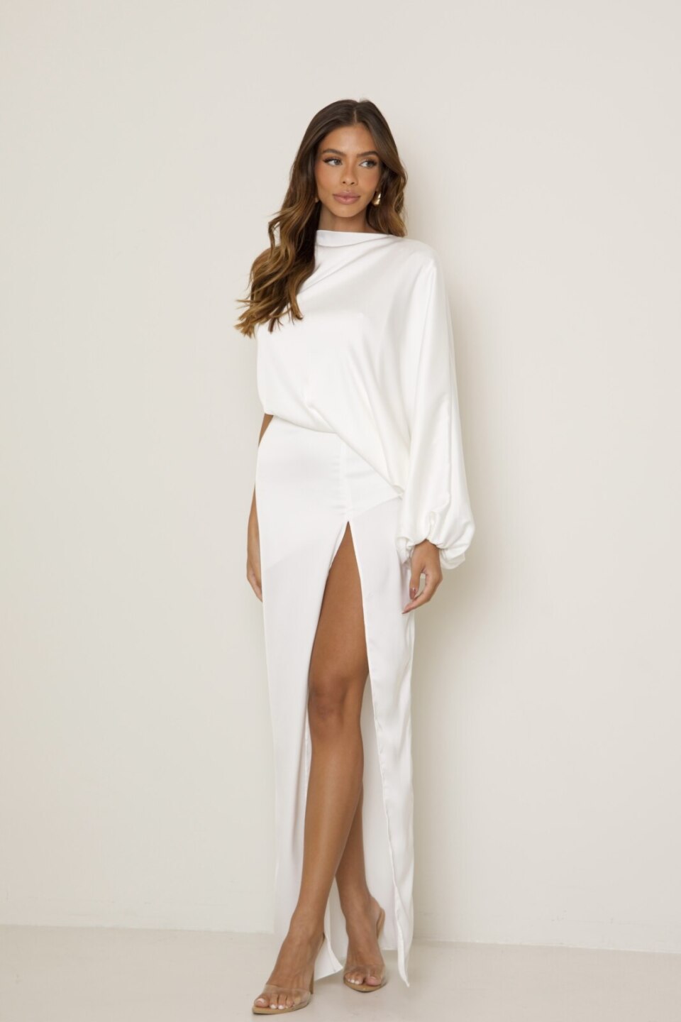 CLOSET: Moda Feminina Elegante, Exclusiva e Atemporal - Vestido Longo Com Uma Manga Morcego Rute