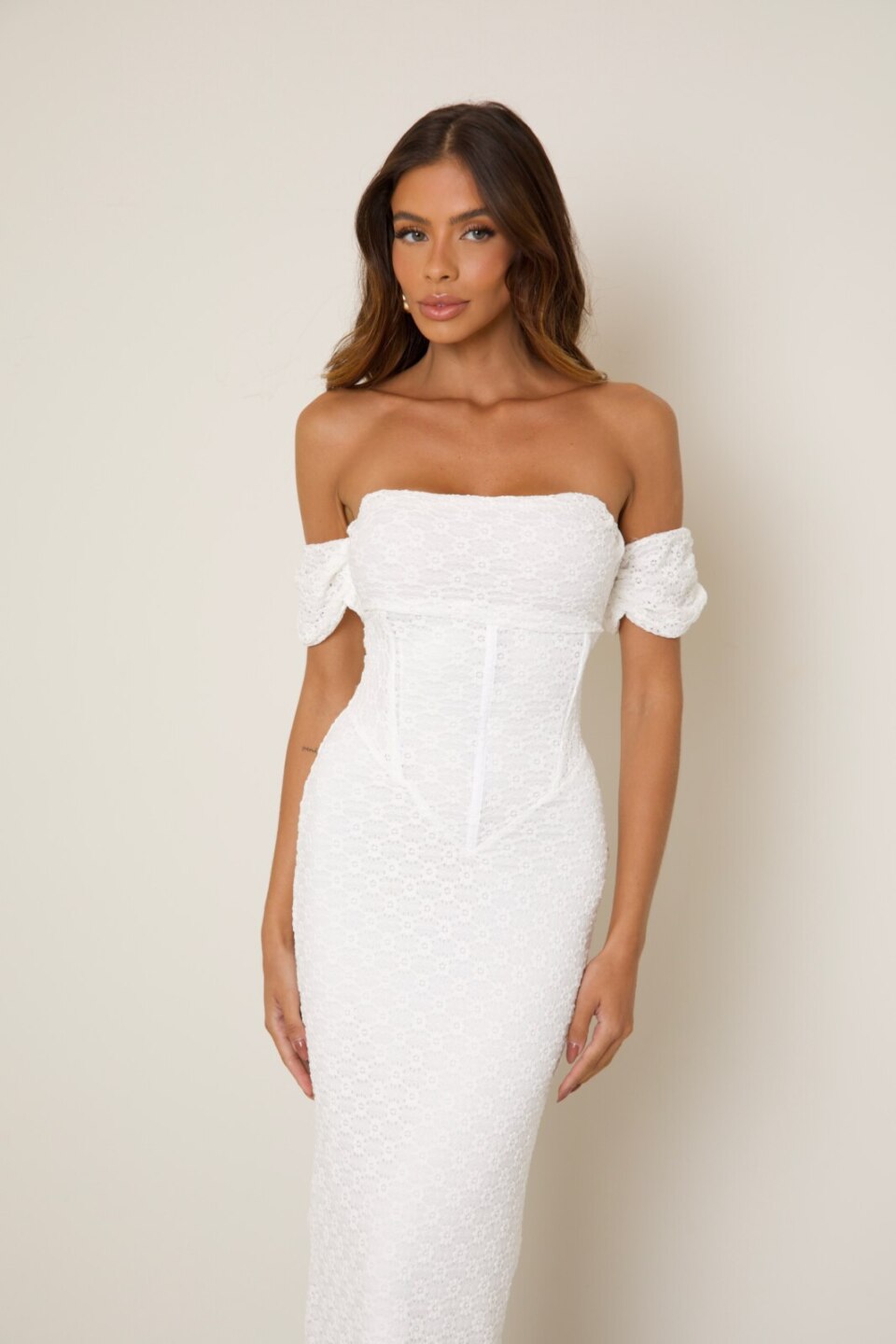 CLOSET: Moda Feminina Elegante, Exclusiva e Atemporal - Vestido Mídi Renda Cassiane