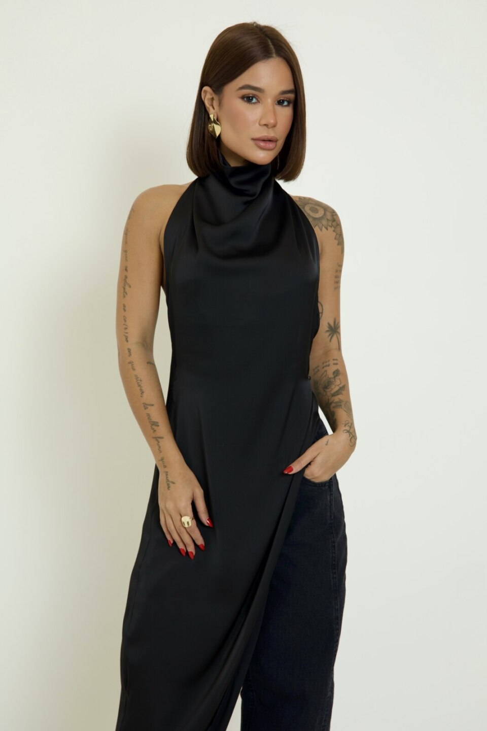 CLOSET: Moda Feminina Elegante, Exclusiva e Atemporal - Blusa Assimétrica Cetim Com Gola Alta Manoela
