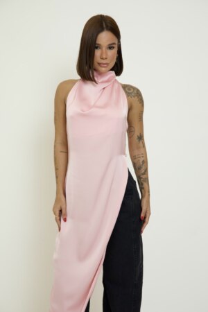 CLOSET: Moda Feminina Elegante, Exclusiva e Atemporal - Blusa Assimétrica Cetim Com Gola Alta Manoela
