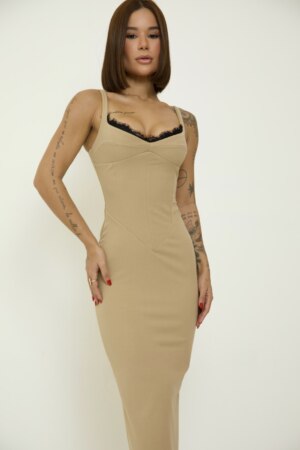 CLOSET: Moda Feminina Elegante, Exclusiva e Atemporal - Vestido Mídi Com Renda No Busto Janaína