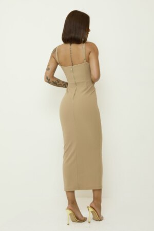 CLOSET: Moda Feminina Elegante, Exclusiva e Atemporal - Vestido Mídi Com Renda No Busto Janaína