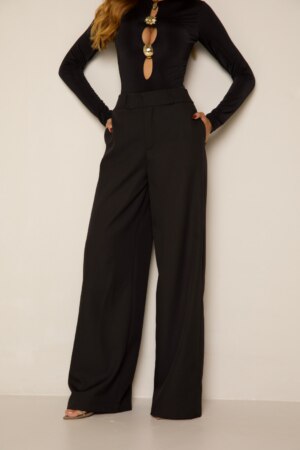 CLOSET: Moda Feminina Elegante, Exclusiva e Atemporal - Body Com Detalhes Em Metal No Busto Margot