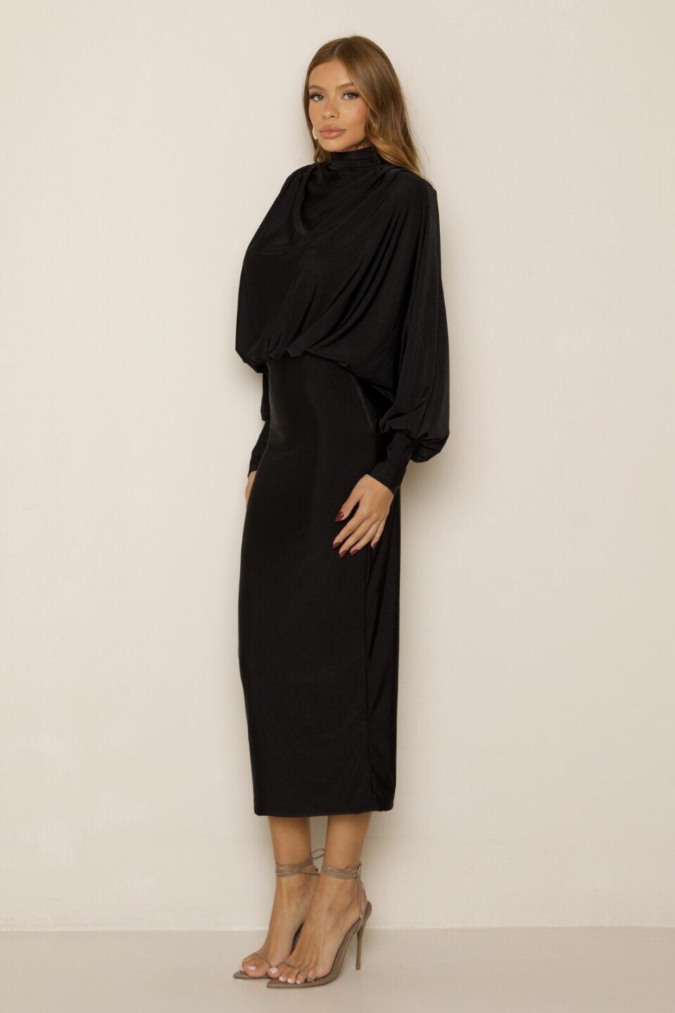CLOSET: Moda Feminina Elegante, Exclusiva e Atemporal - Vestido Mídi Com Manga Longa Pérola